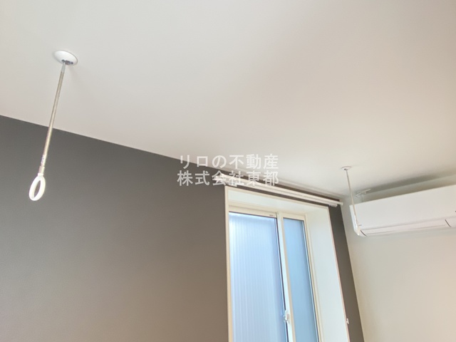 その他設備　室内物干し用金具付！日中の外出や雨の日のお洗濯に便利☆