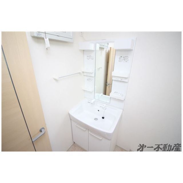 洗面設備　シャワー付洗面化粧台