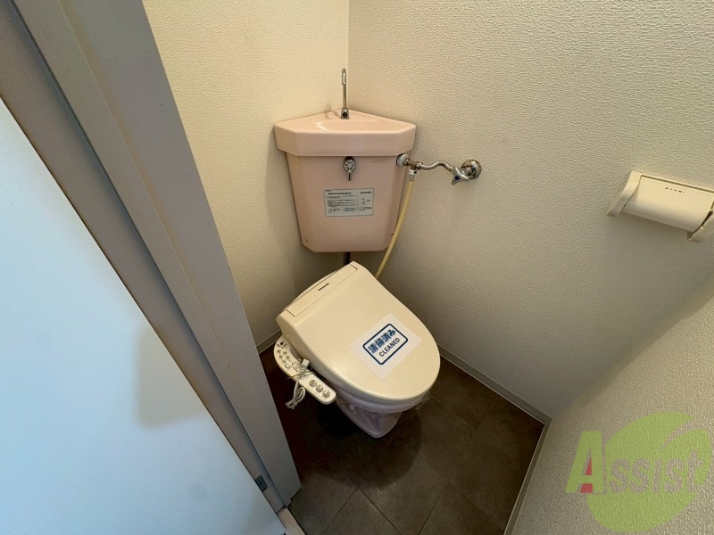トイレ　こちらはトイレです。清潔感があり、安心して使用できます。