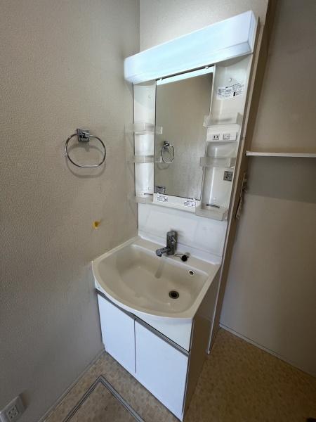 洗面設備　便利なシャンプードレッサー付き