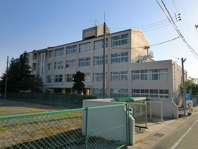 小学校　三田市立広野小学校（小学校）まで842m