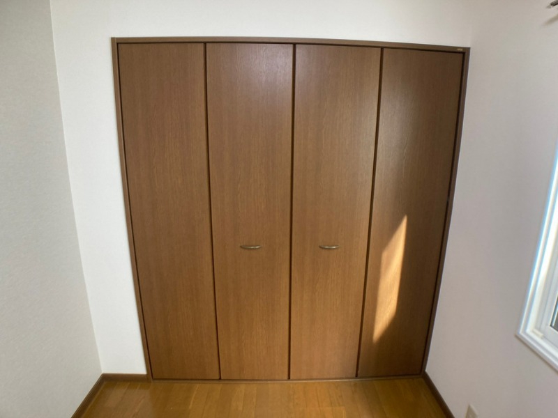 収納　寝室の収納です。部屋がすっきり片付きます。