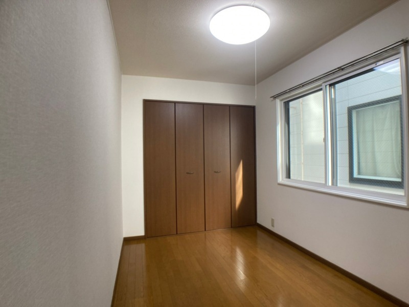その他部屋・スペース　４．２帖の洋室です。家具の配置もしやすそうですね！