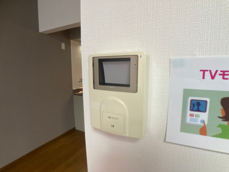 セキュリティ　ＴＶモニター付インターホンです。来客者の顔が見えるので安心！