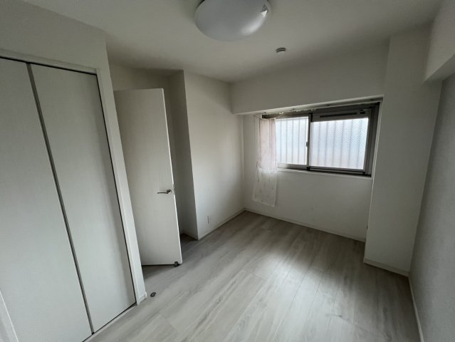 その他部屋・スペース　開放的な寝室です