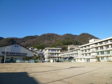 小学校　水呑小学校（小学校）まで988m