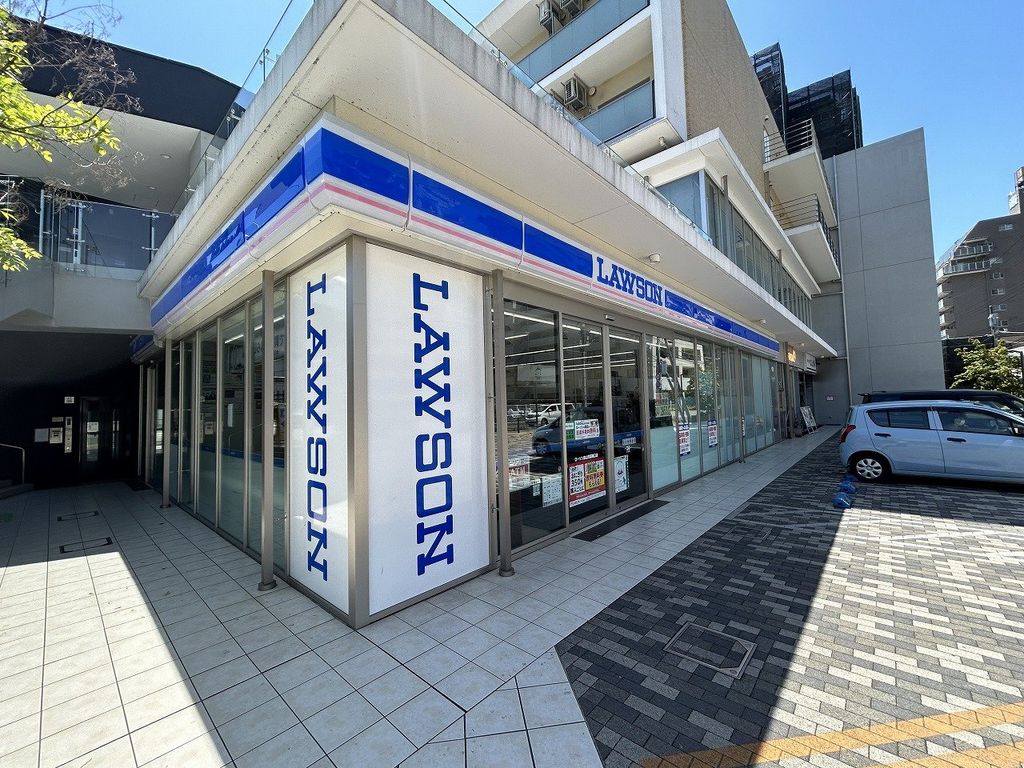 コンビニ　ローソン 狭山市駅西口店（コンビニ）まで240m