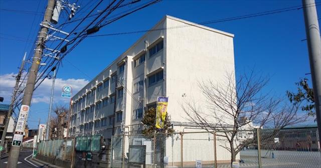 小学校　横浜市立桜岡小学校（小学校）まで543m