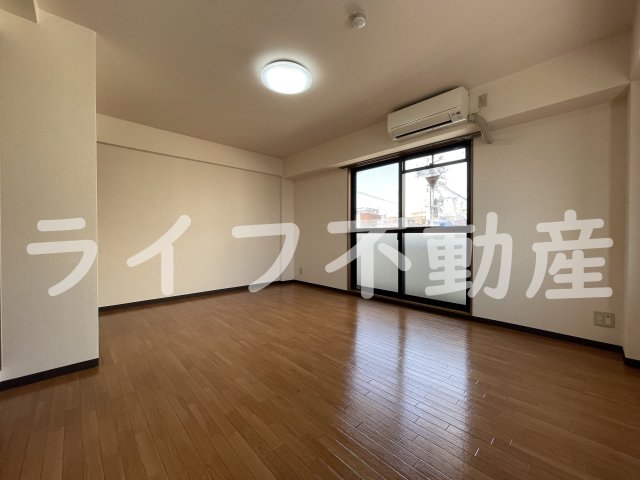居室・リビング　こちらのリビングで趣味の時間をお楽しみください