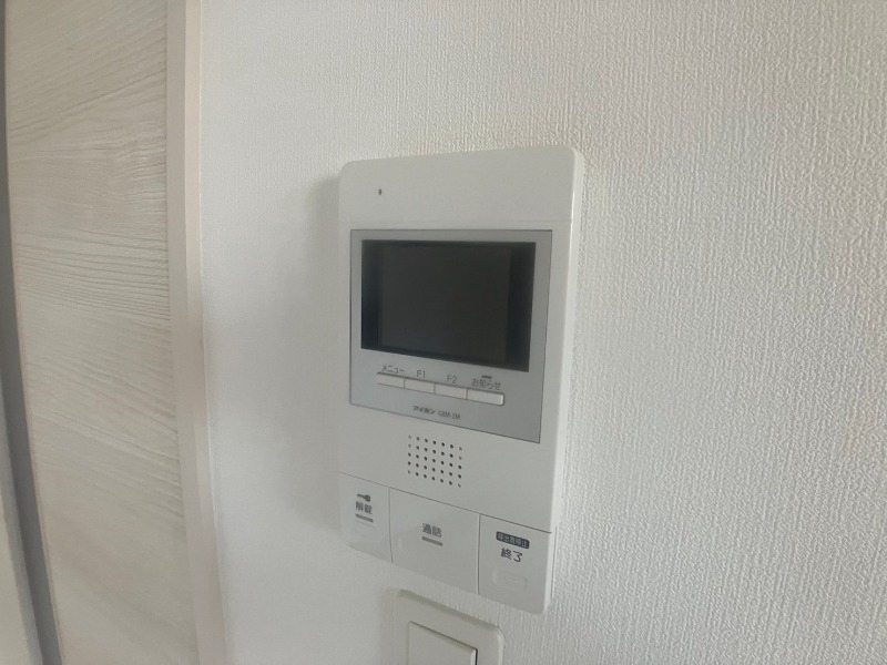 セキュリティ　ＴＶモニター付インターホンです。来客者の顔が見えるので安心！