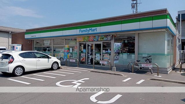 コンビニ　ファミリーマート博多諸岡三丁目店（コンビニ）まで250m