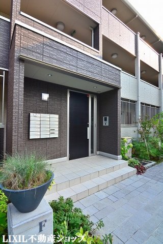 エントランス　オートロック付のエントランスです。