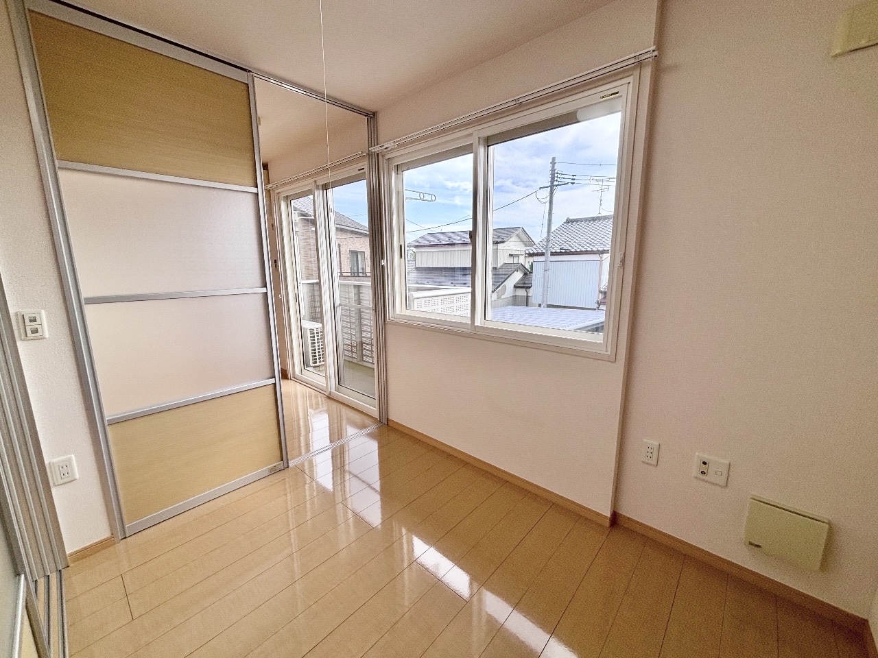 その他部屋・スペース　洋室部分・収納を備えた機能的なお部屋です♪