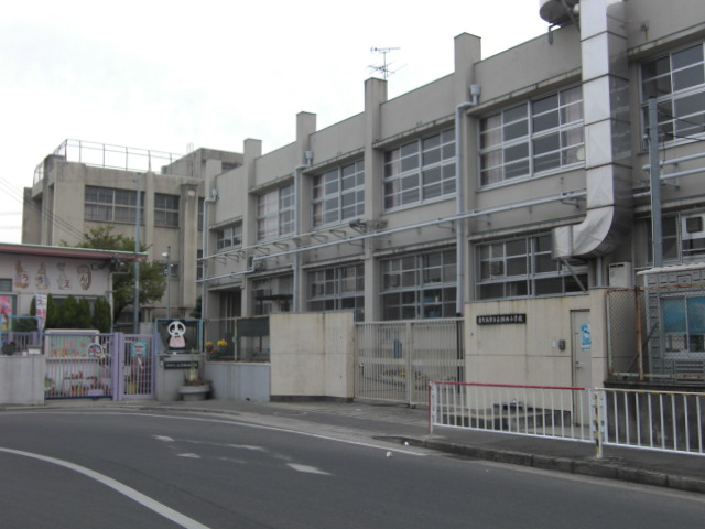 小学校　長瀬西小学校（小学校）まで300m