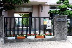 中学校　長瀬中学校（中学校）まで631m
