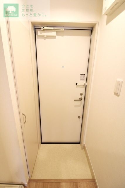 玄関　同施工会社同タイプ　の別建物写真になります。