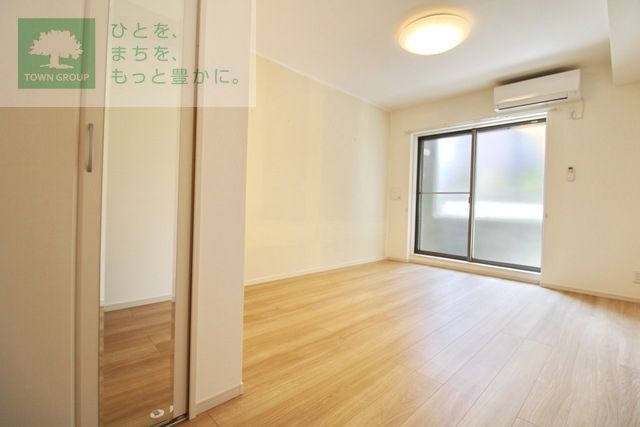 居室・リビング　同施工会社同タイプ　の別建物写真になります。