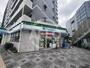 コンビニ　ファミリーマート 新大阪駅東口店（コンビニ）まで1m