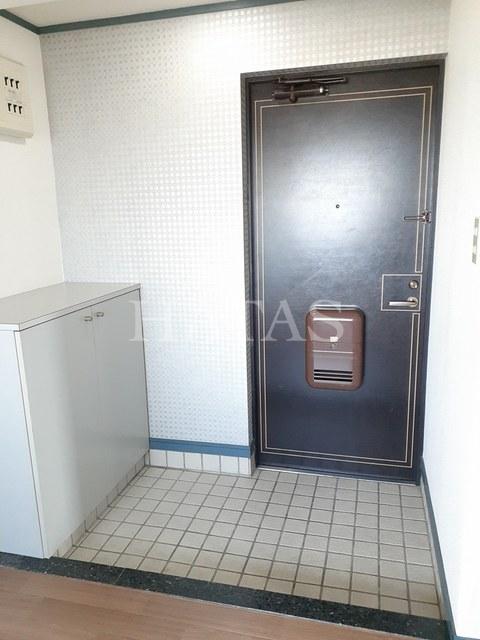 玄関　同物件別部屋です。