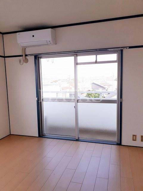 居室・リビング　同物件別部屋です。