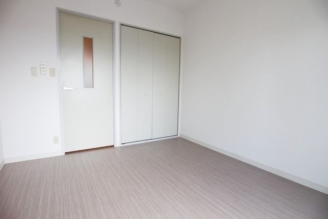 居室・リビング　☆白が基調のどこかふんわりしたイメージのお部屋です☆