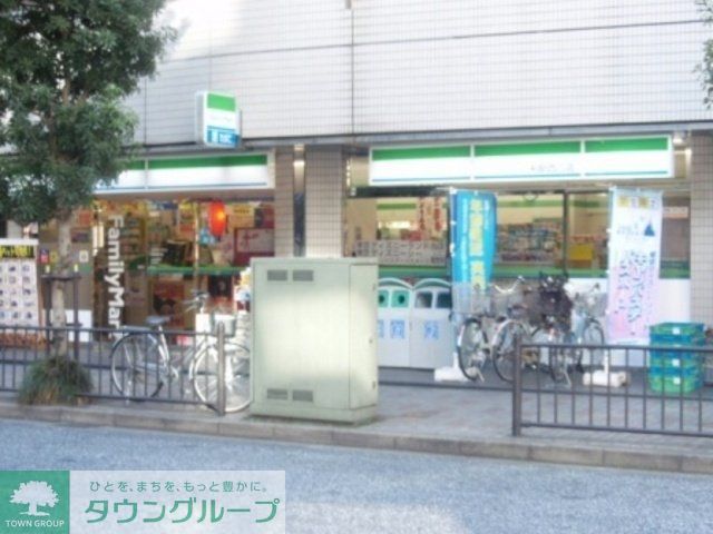 コンビニ　ファミリーマート（コンビニ）まで158m