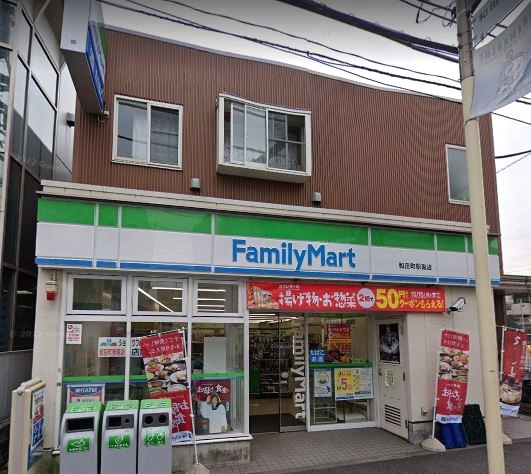 コンビニ　ファミリーマート（コンビニ）まで449m