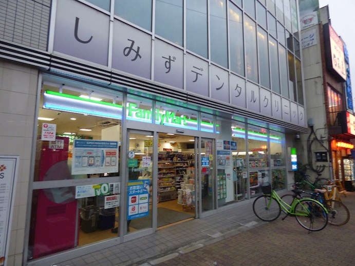 コンビニ　ファミリーマート 北浦和駅西口店（コンビニ）まで318m