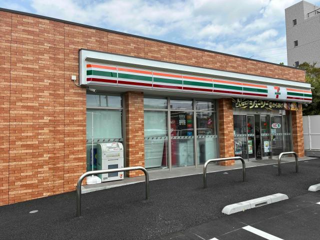 コンビニ　セブンイレブン足立一ツ家2丁目店（コンビニ）まで493m