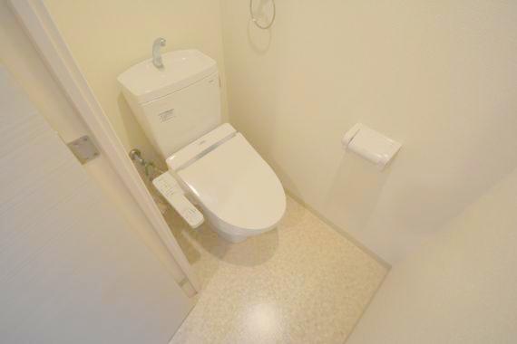トイレ　綺麗なトイレにはウォシュレット標準装備です。