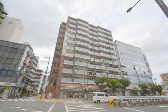 建物外観　落ち着いた色合いの綺麗なマンションです。