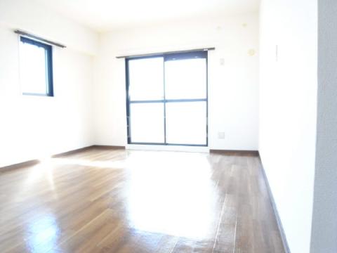 居室・リビング　同物件別部屋です。