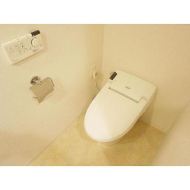 トイレ　※写真は同タイプ住戸です。