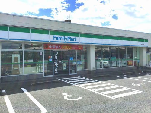 コンビニ　ファミリーマート福井みゆき店（コンビニ）まで200m