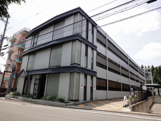 建物外観　オートロック・防犯カメラ付で安心できます。