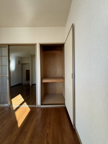 収納　写真は別の部屋のものです。