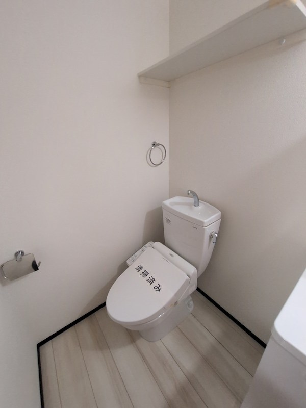都営新宿線 大島駅 徒歩6分 3階建 築7年のトイレ写真