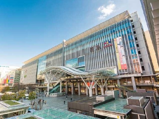 ショッピングセンター　JR博多シティ アミュプラザ博多（ショッピングセンター）まで700m