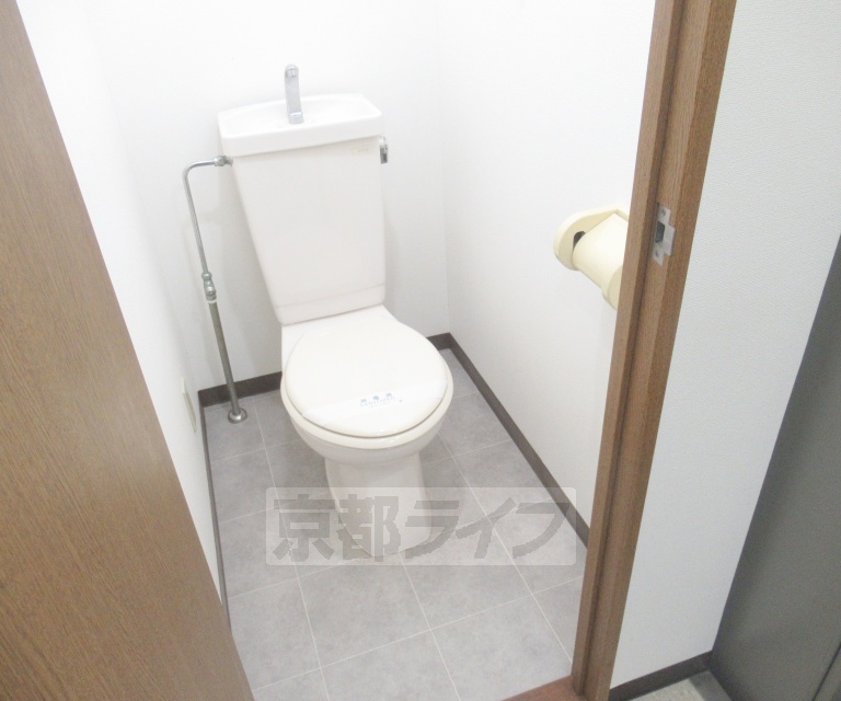 ＪＲ片町線 長尾駅 徒歩24分 3階建 築30年のトイレ写真