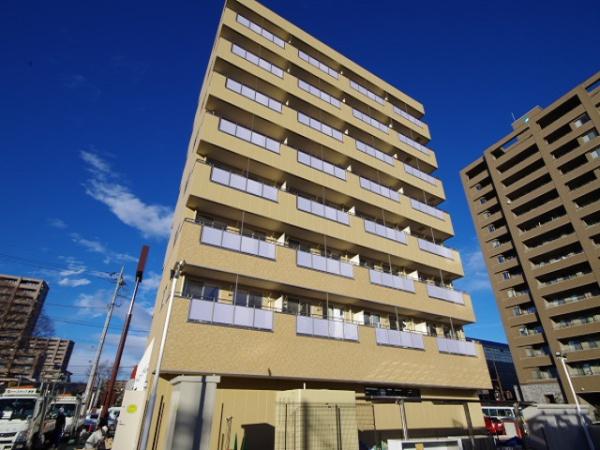 建物外観　鉄骨造８階建て　全室南向き通風・採光確保