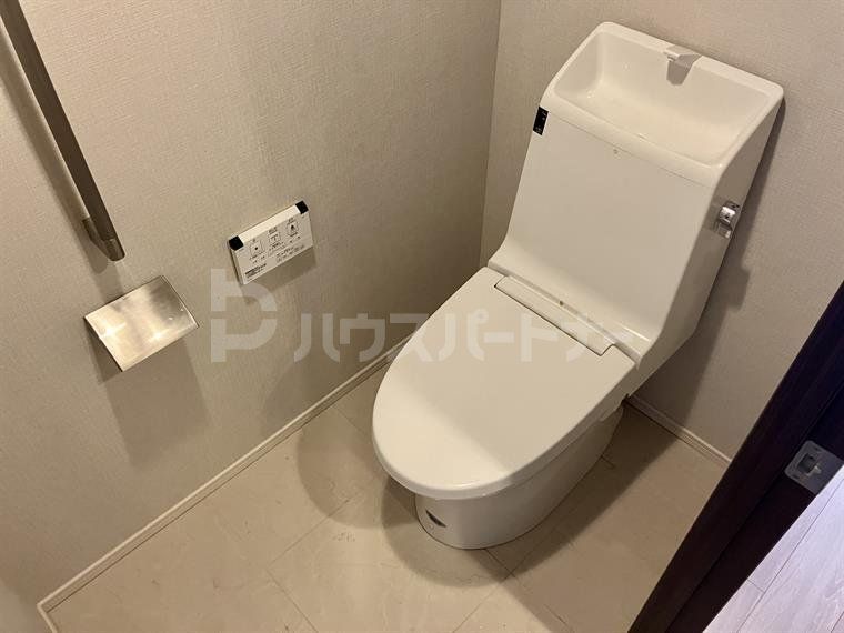 東京メトロ日比谷線 茅場町駅 徒歩5分 10階建 築12年のトイレ写真
