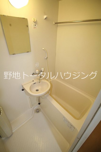 東急田園都市線 三軒茶屋駅 徒歩10分 2階建 築23年の風呂写真