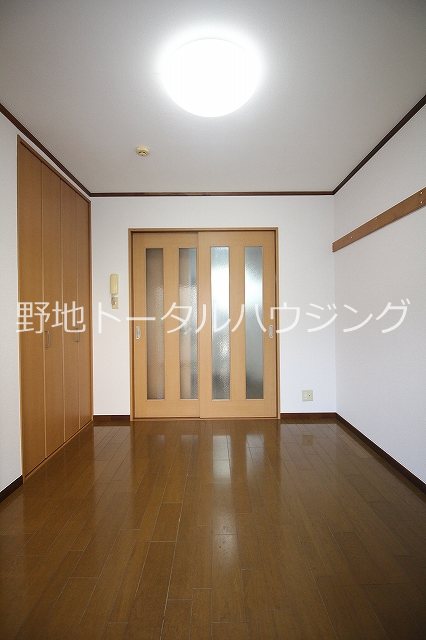 東急田園都市線 三軒茶屋駅 徒歩10分 2階建 築23年の内装写真