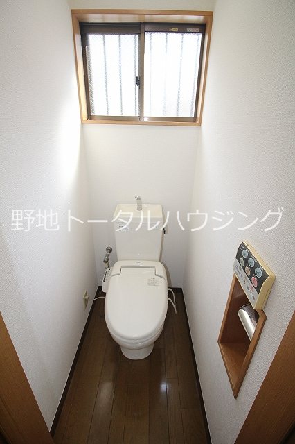 東急田園都市線 三軒茶屋駅 徒歩10分 2階建 築23年のトイレ写真