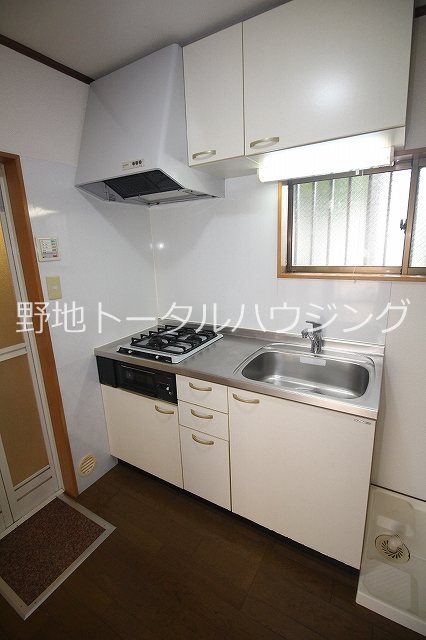 東急田園都市線 三軒茶屋駅 徒歩10分 2階建 築23年のキッチン写真