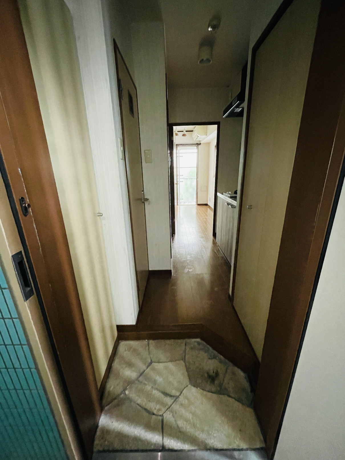 玄関　※別部屋の参考写真です。
