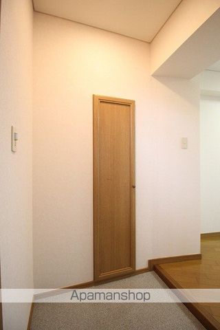 仙台市地下鉄南北線 泉中央駅 徒歩7分 3階建 築26年の玄関写真