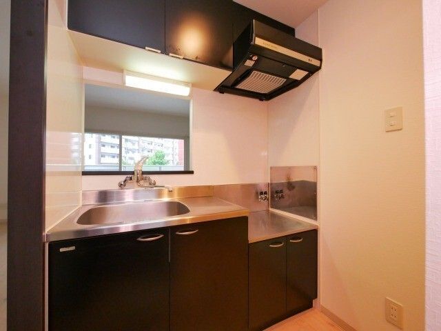 キッチン　※写真は１５階同号室です。