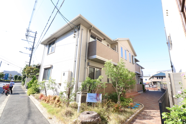 建物外観　メゾンラグランジュ