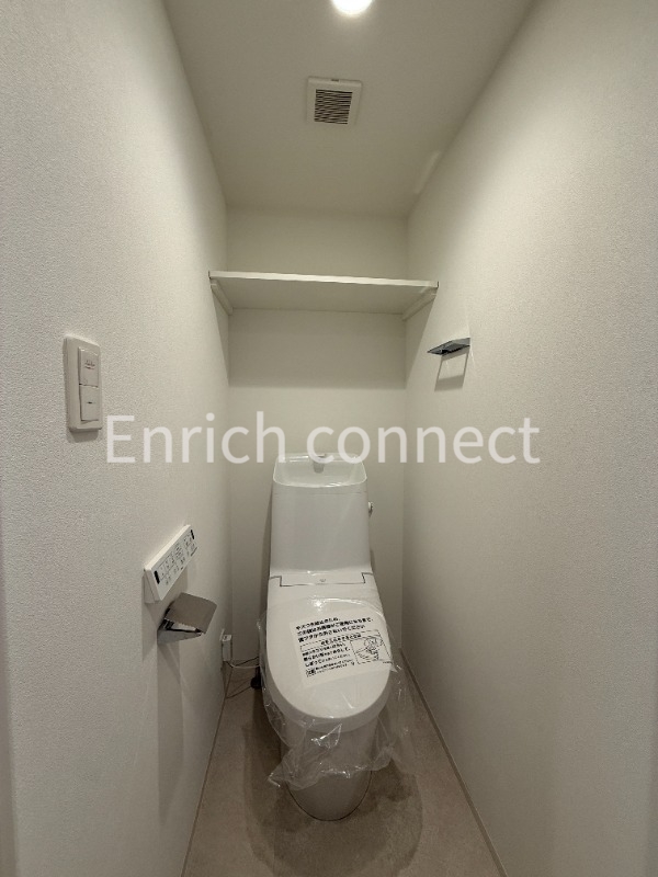 小田急線 代々木上原駅 徒歩7分 3階建 築2年のトイレ写真